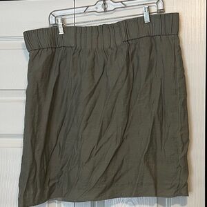 🍊LOFT Sage Green Silky Skirt 14🍊